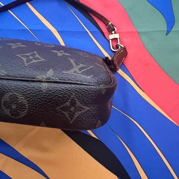 Authentic Preloved Louis Vuitton LV Accessories Pouch Bag Pochette Monogram - Picture 3 of 13